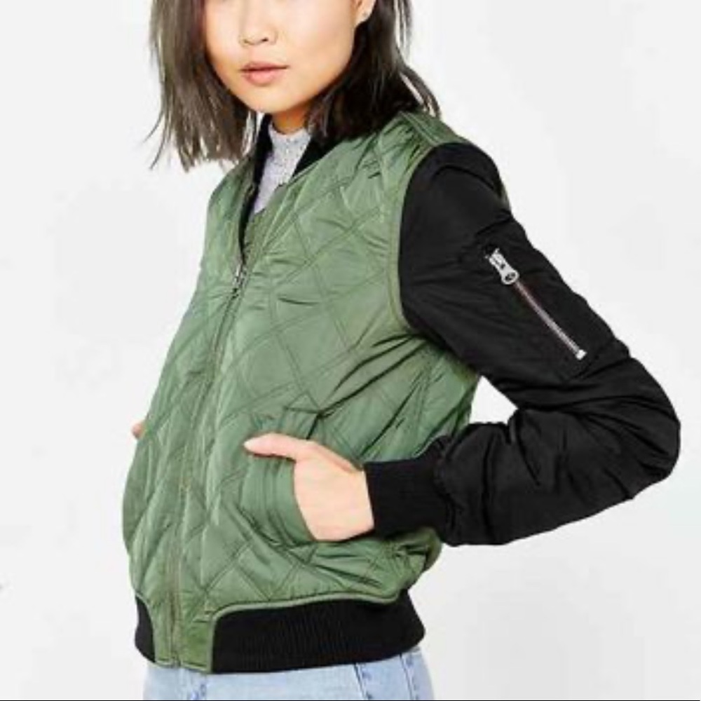 UO green and black bomber 💚🖤